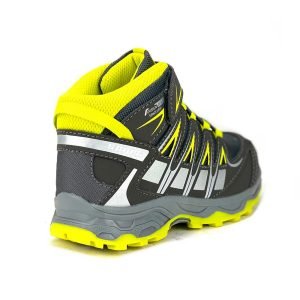 Zapatilla outdoor para niño gris